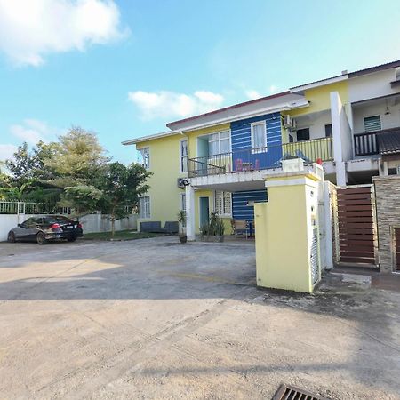 Oyo 90132 Come Inn Premium Kuala Terengganu Exterior photo